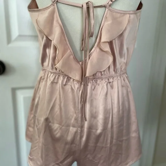 Dusty Rose strappy Shoulder Ruffle Tie Romper, size M, New, no tags, lingerie - Picture 5 of 6